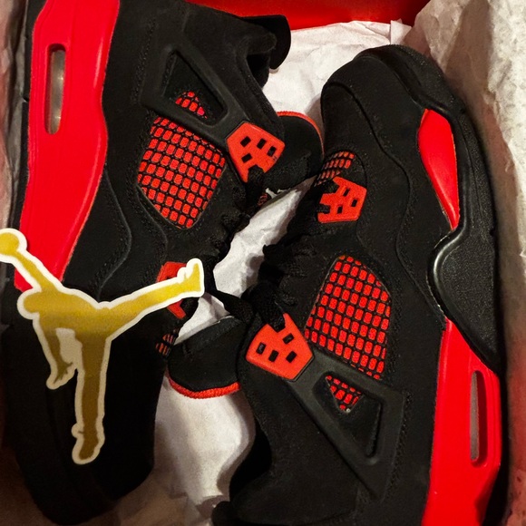 JORDAN 4 RED THUNDER SIZE 5.5Y COMES WITH ORIGINAL BOX!!